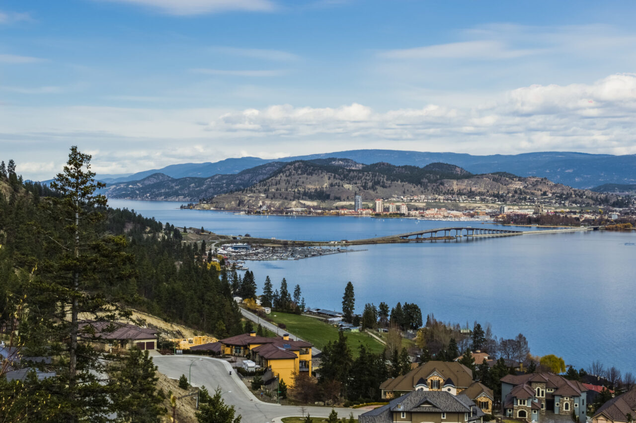 William R. Bennett Bridge crossing Okanagan Lake between Kelowna and West Kelowna.